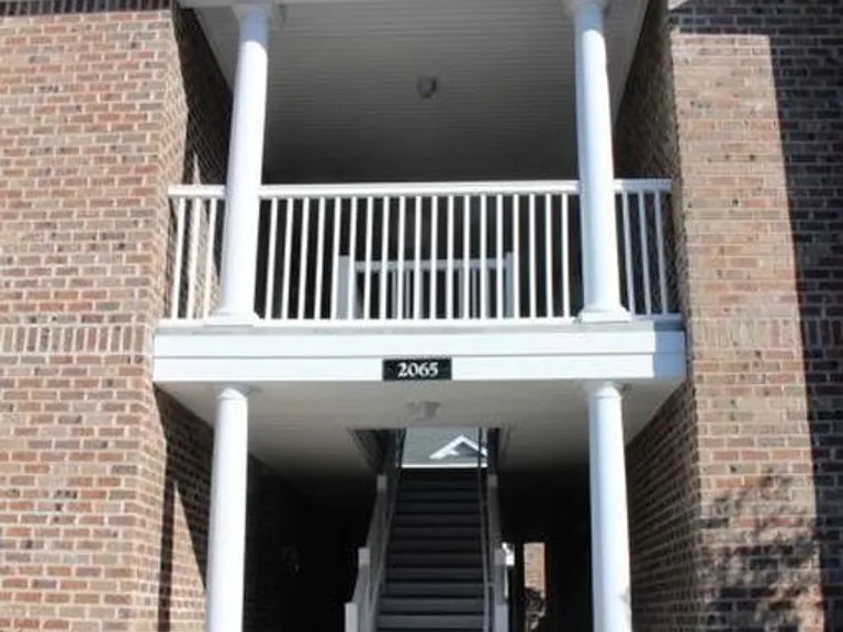 2065 Silvercrest Dr #D — Photo 2