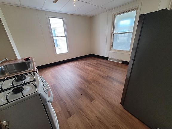 4th image of 358 Maple Ave #5