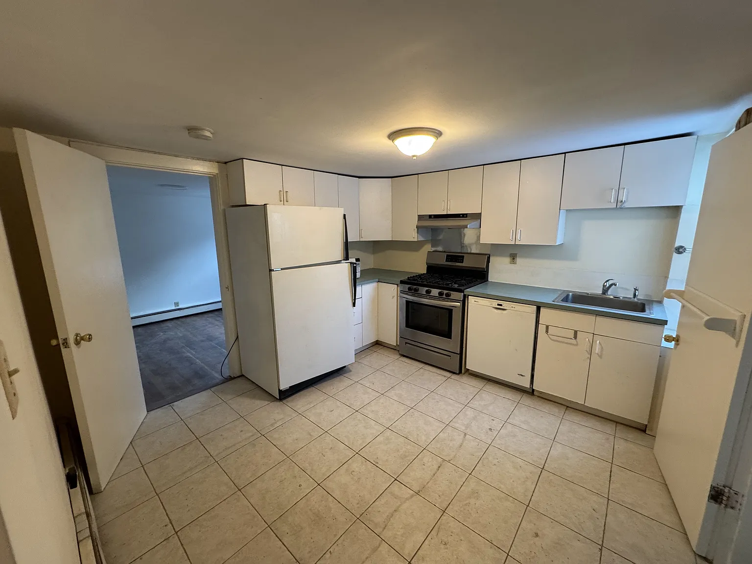 2 bed, 750 sqft, $2,200 — Photo 4