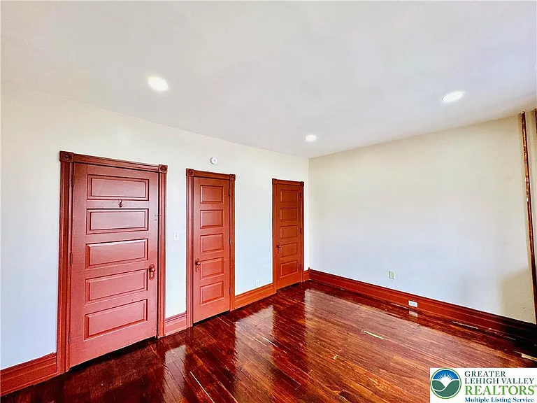 36 S Jefferson St — Photo 19