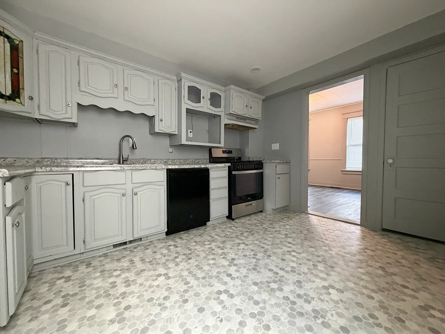 3 bed, 1255 sqft, $1,800 — Photo 3