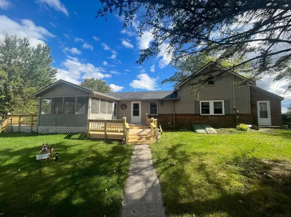 8704 E 400 N, Pierceton, IN 46562