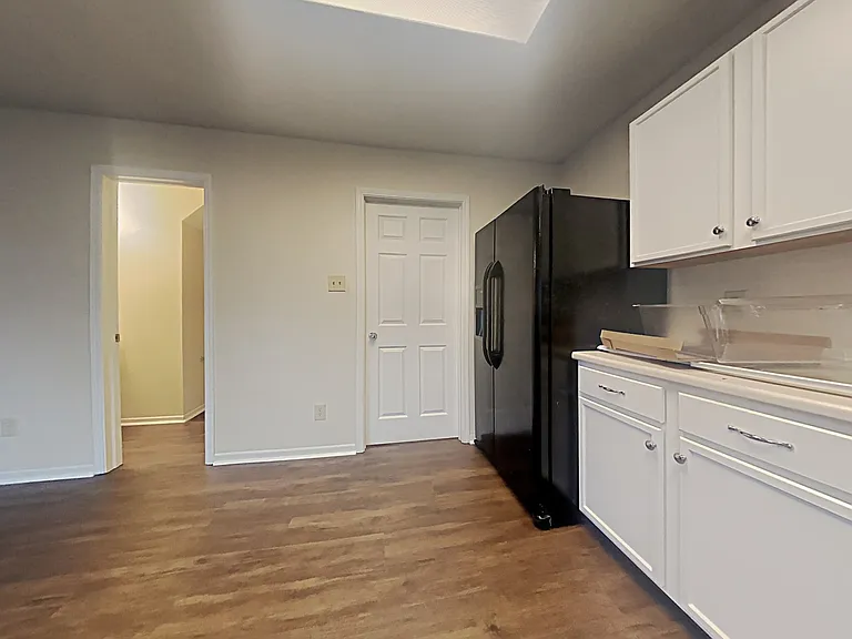 6886 Merritt Ridge Way — Photo 3