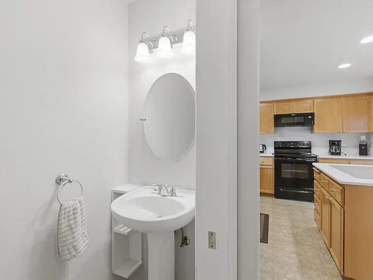 3519 SE Quayside St — Photo 38