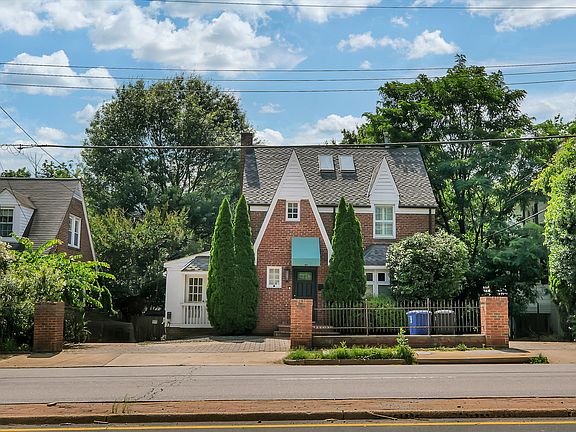 Convenient location on Glebe, directly along bus routes and less than a mile from Ballston Metro.
