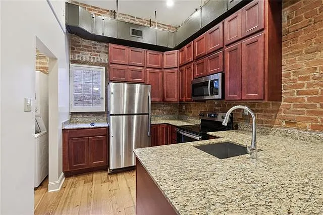 526 Royal St #4 — Photo 6