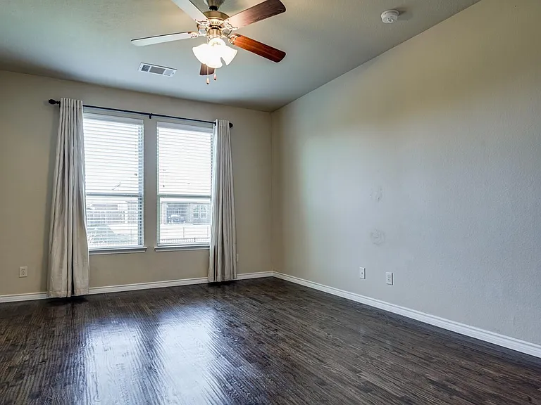 940 Lancashire Ln — Photo 14