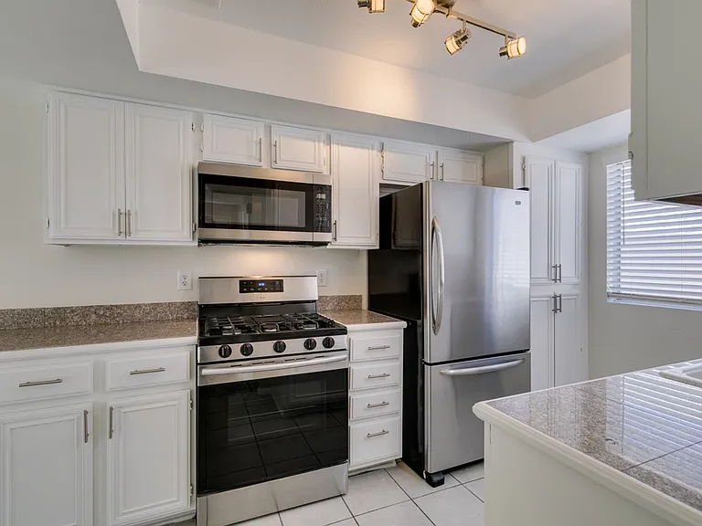 784 Anne Ln — Photo 28