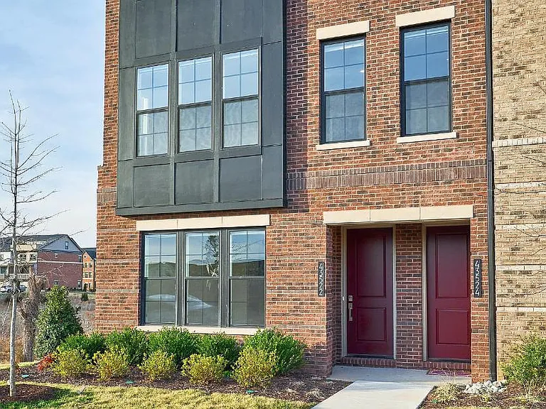 43522 Centergate Dr — Photo 2
