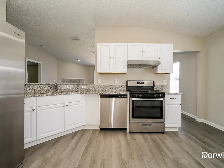 7461 International Village Dr — Photo 2