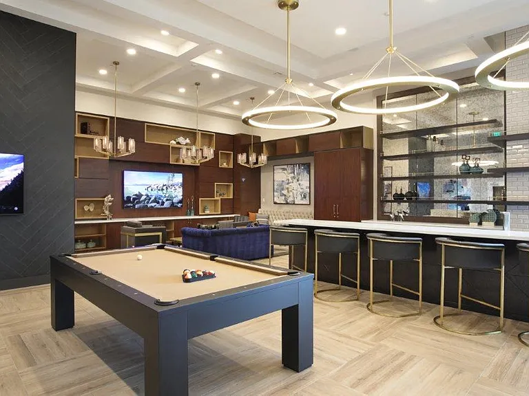 5-Star Social Lounge