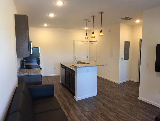 209 W Green St — Photo 7