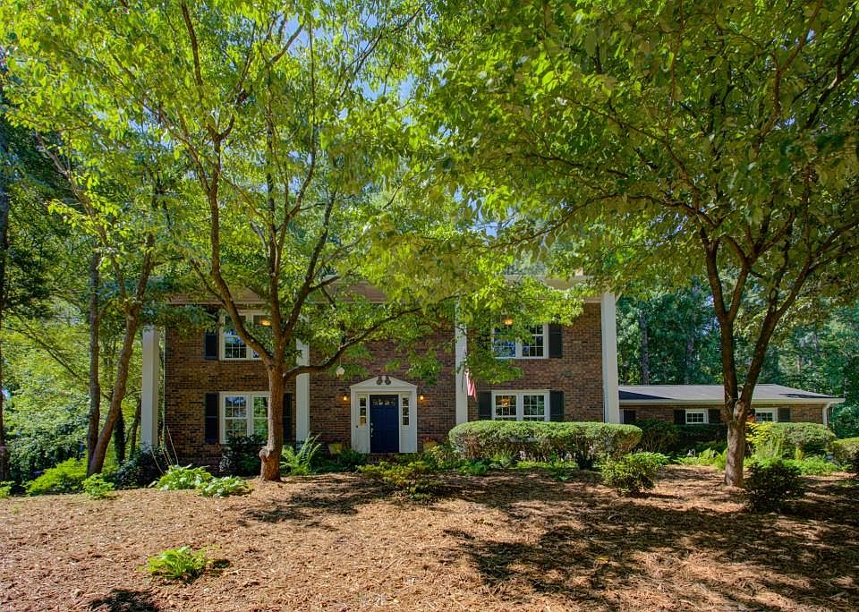 1st image of 395 Barkshire Ln