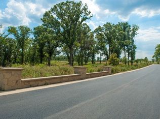 8 Templeton Dr, Oak Brook, IL 60523