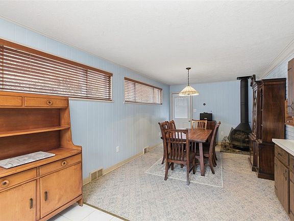 5th image of 222 Elfinwild Rd