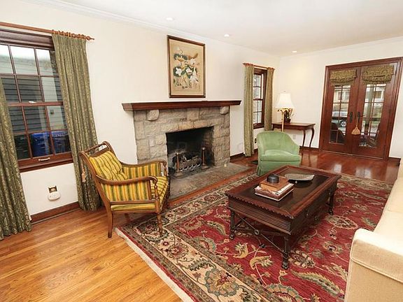4th image of 2811 Kensington Pl E