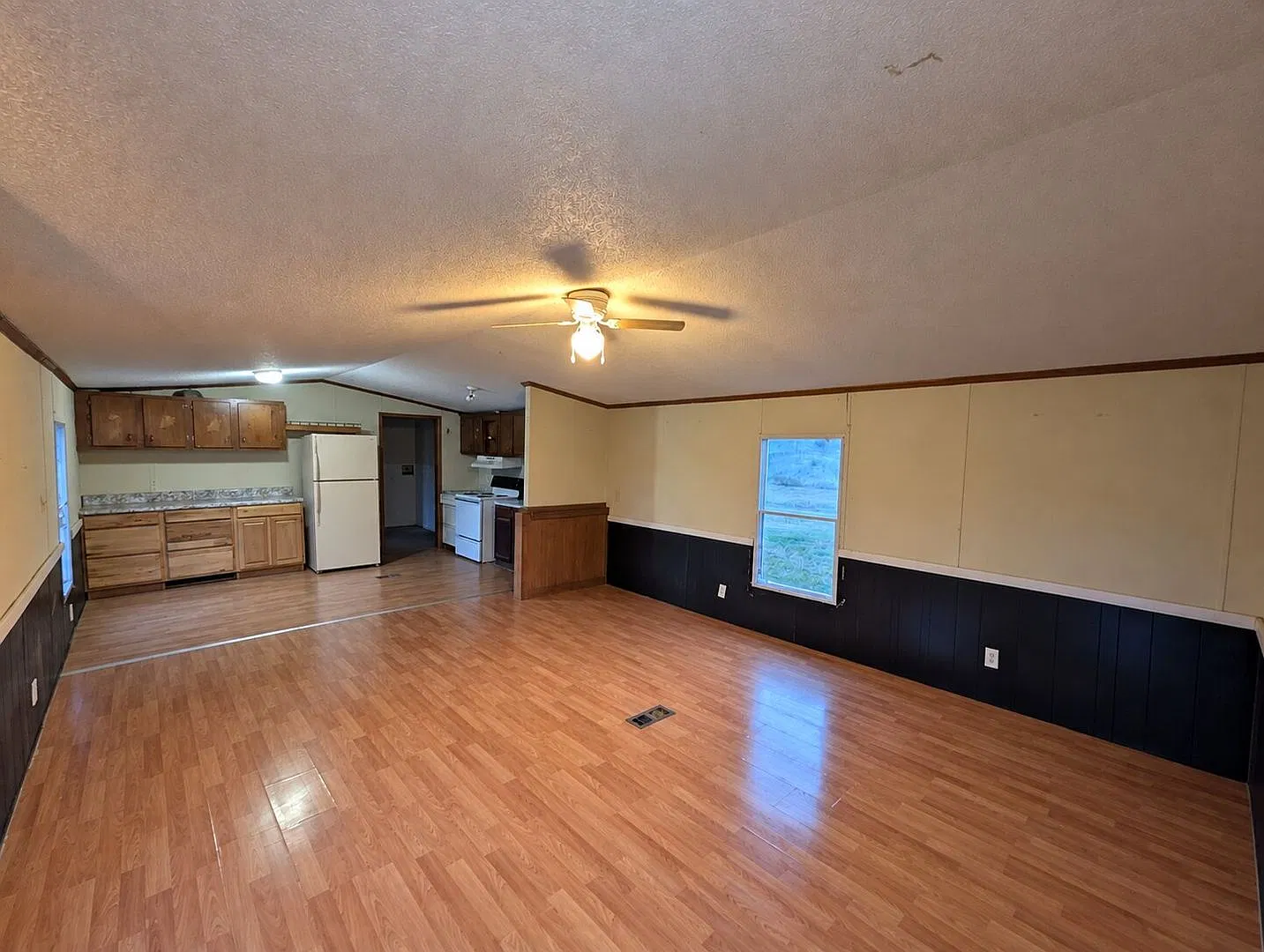 Country living with spacious front and backyard - 3 beds/ 2bath available now!! — Photo 1