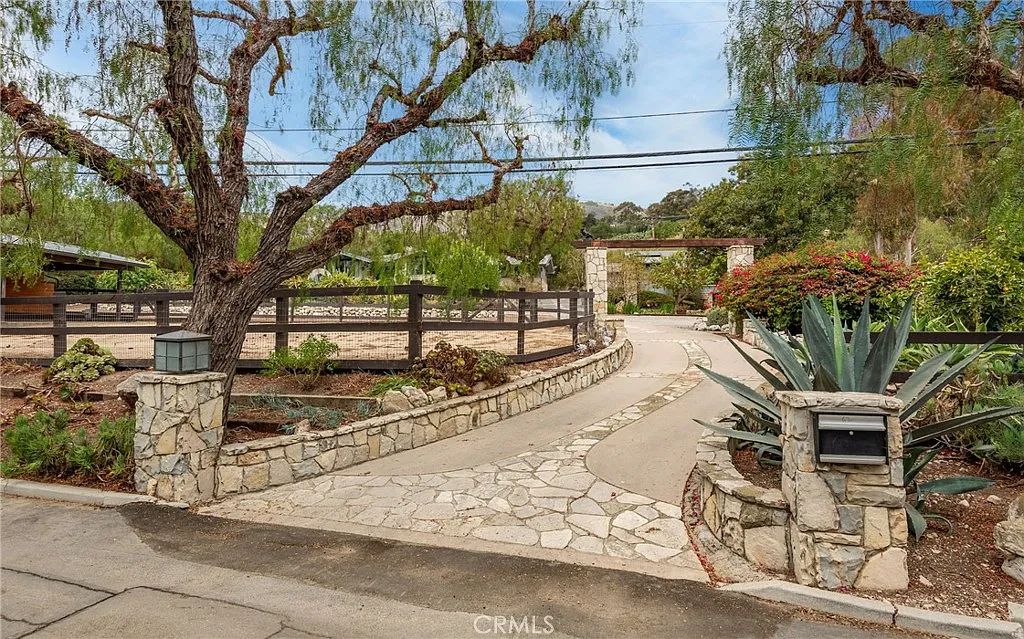3 bed, 3.0 bath, 2759 sqft, $10,500 — Photo 3