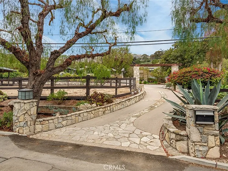 57 Narcissa Dr — Photo 3