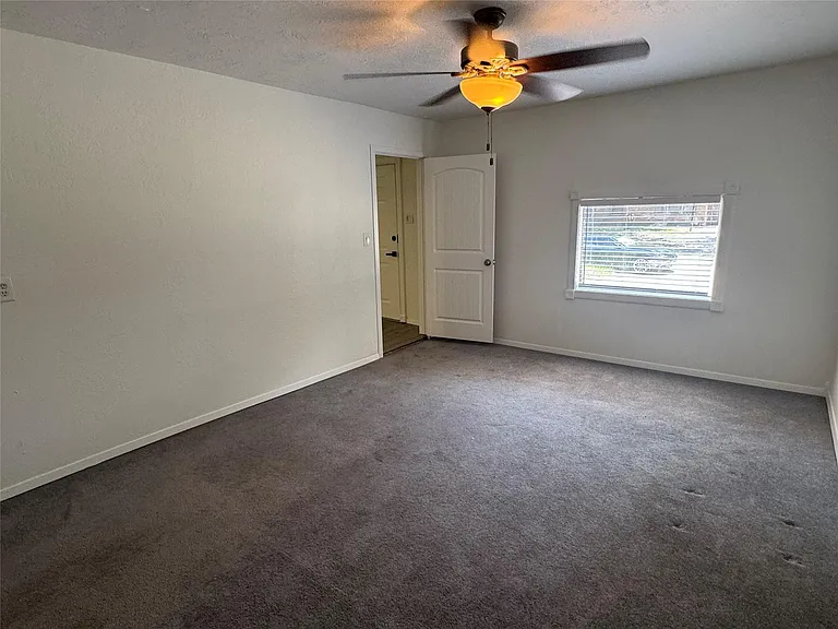 935 Creager St — Photo 7