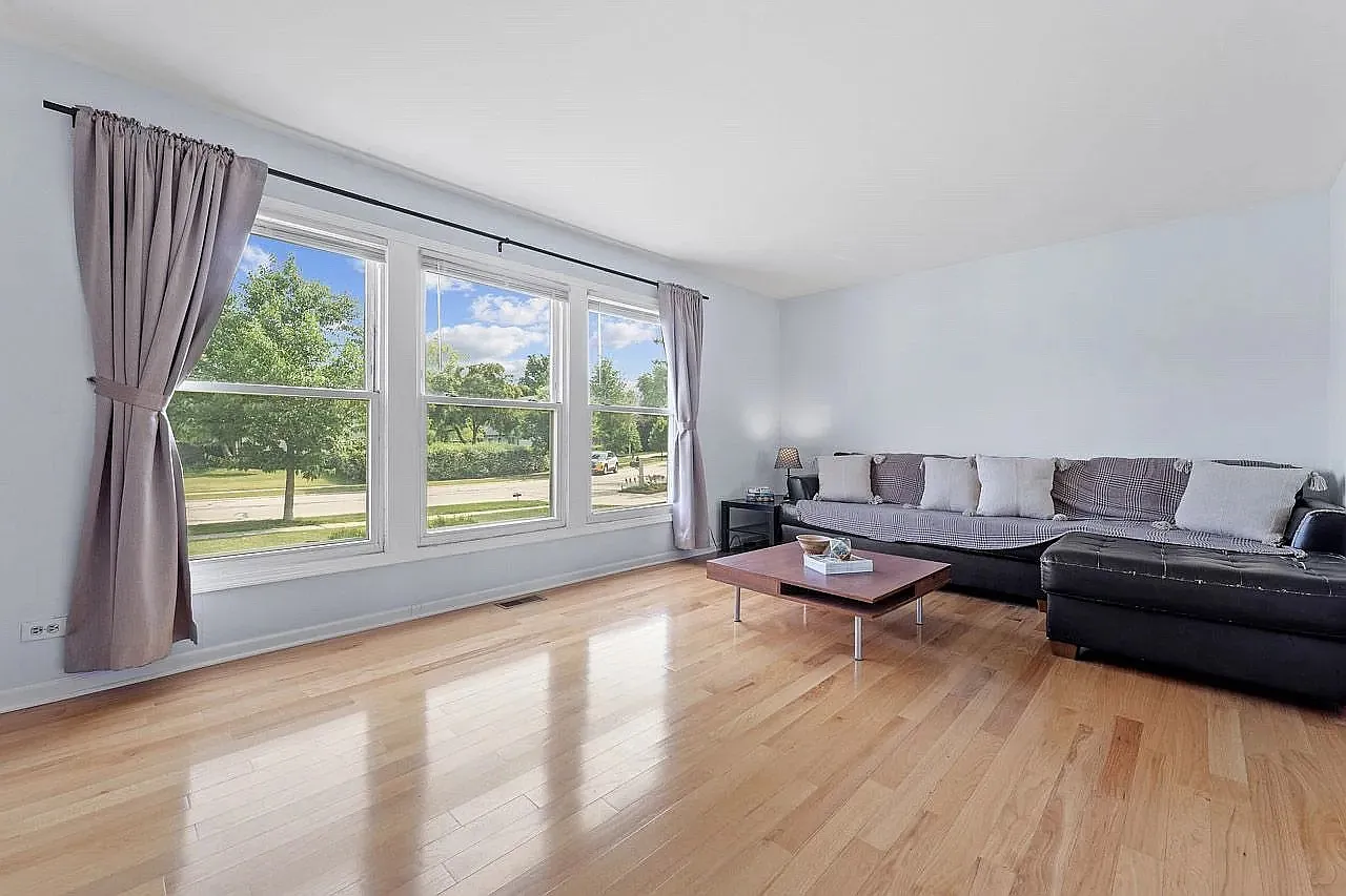 3 bed, 1762 sqft, $3,500 — Photo 2