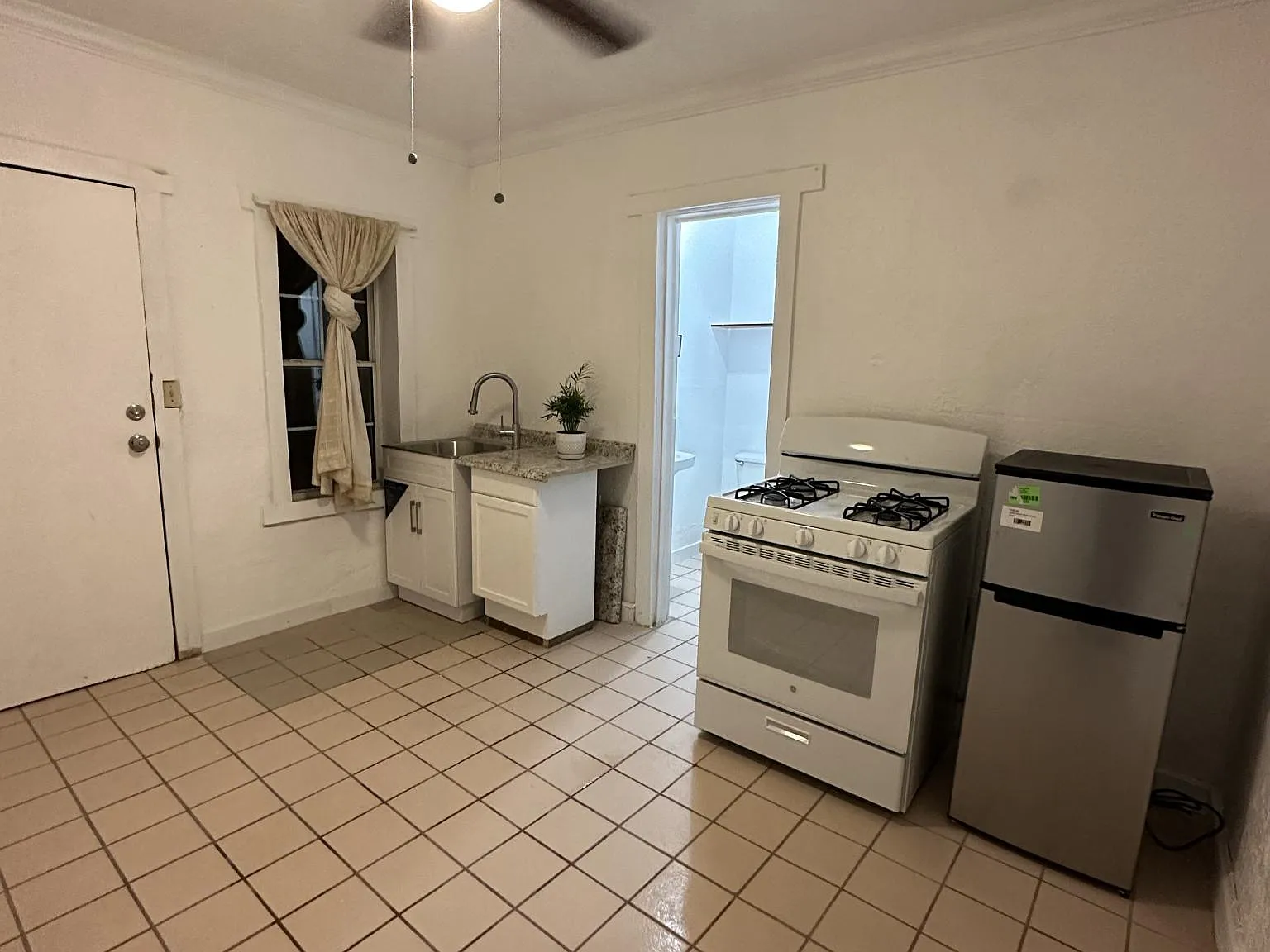 Studio, 500 sqft, $600 — Photo 1