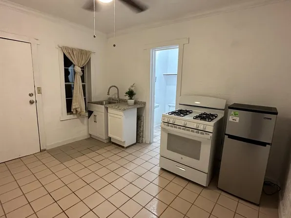160 Arnold Pl #4, El Paso, TX 79907