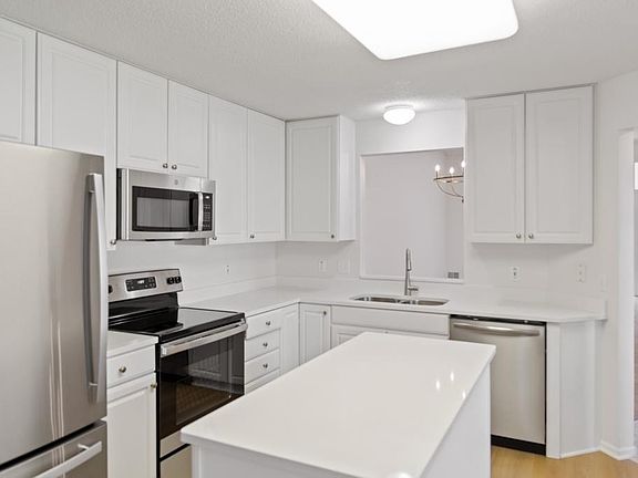 4th image of 10939 Lexington Dr