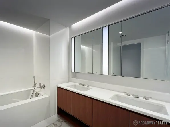 1289 Lexington Avenue image 13 of 23