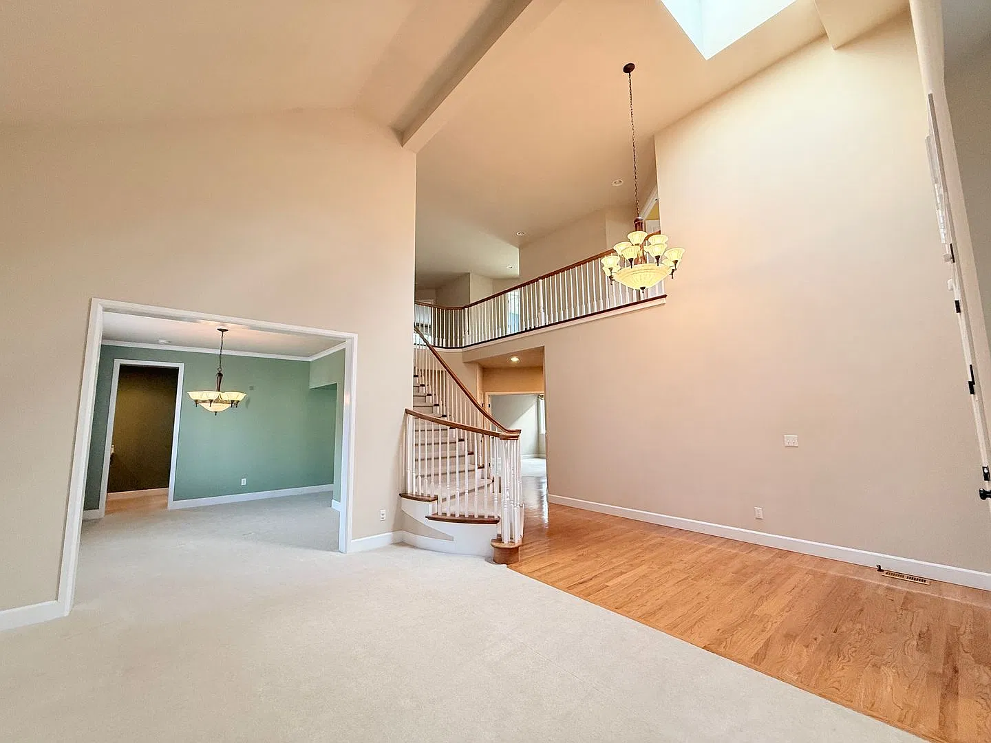 Stunning 4-Bedroom Sammamish Home with Den, & Bonus Room — Photo 3