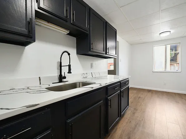 226 W 9th Ave APT 4, Homestead, PA 15120