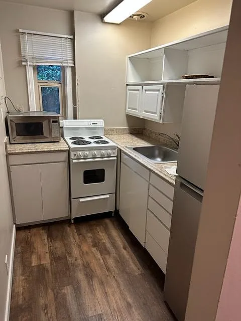 Studio, 350 sqft, $1,050 — Photo 2