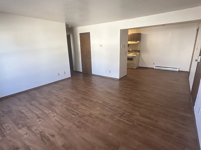 1020 Oviatt St #5 — Photo 2
