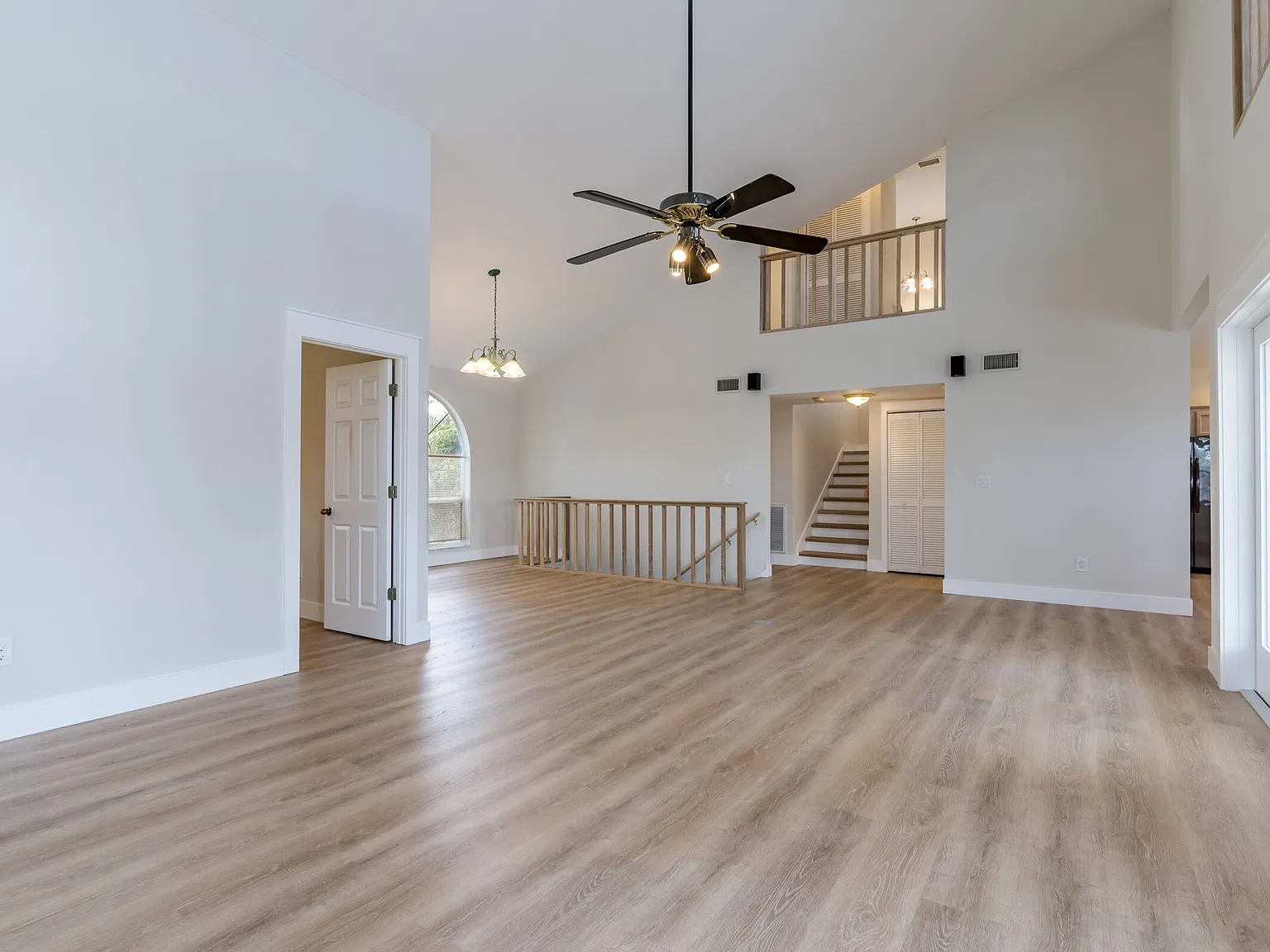 3 bed, 2238 sqft, $4,000 — Photo 2