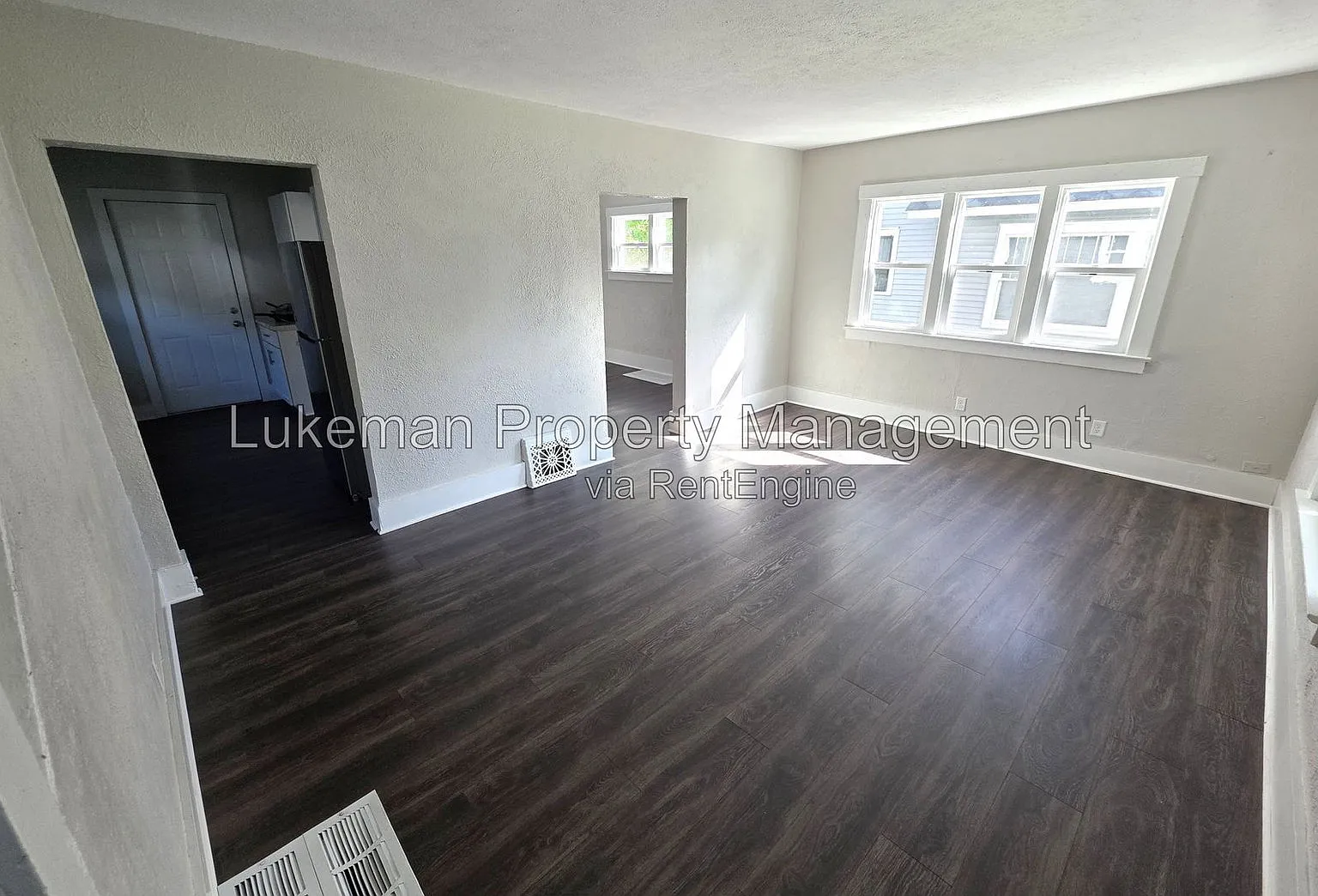 3 bed, 1.0 bath, 1005 sqft, $1,400 — Photo 1