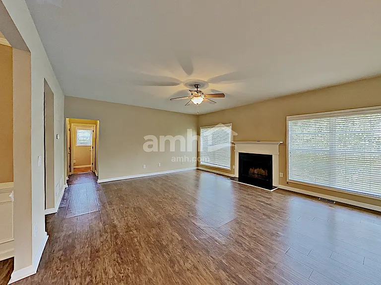 327 Meadowcrest Cir — Photo 7