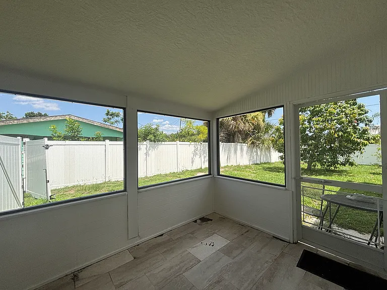 824 Conreid Dr — Photo 12