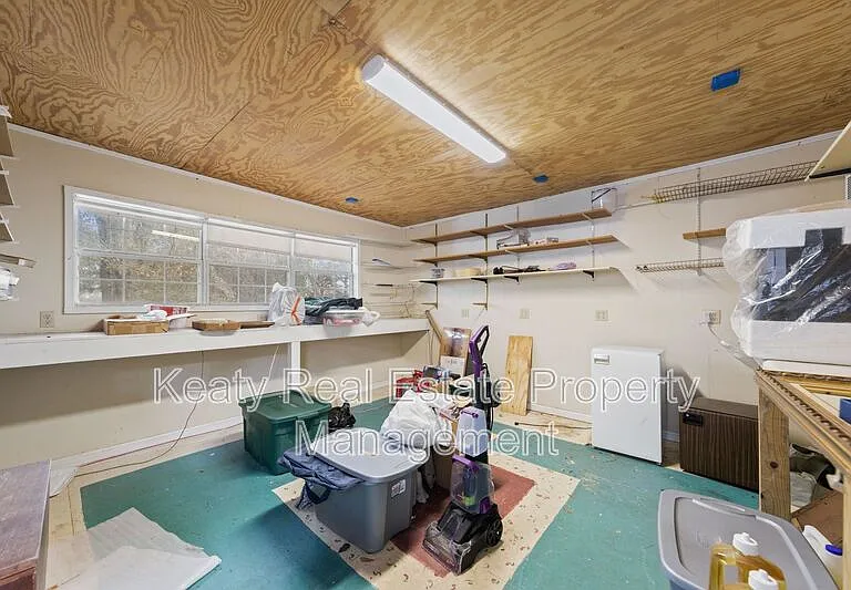 137 Amber St — Photo 38