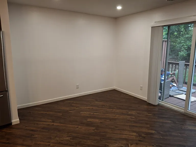910 Sterling Ct — Photo 32