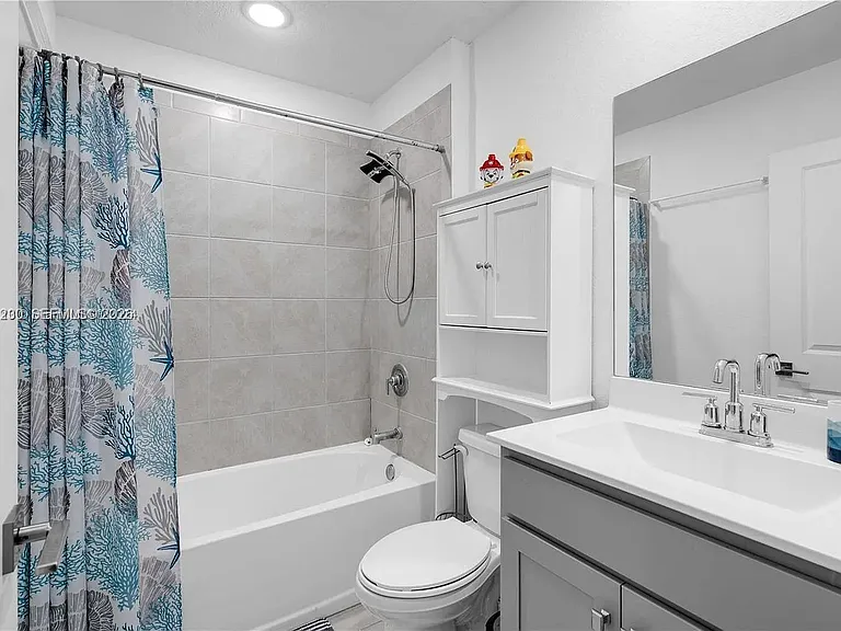 1042 SE 23rd Ter — Photo 10
