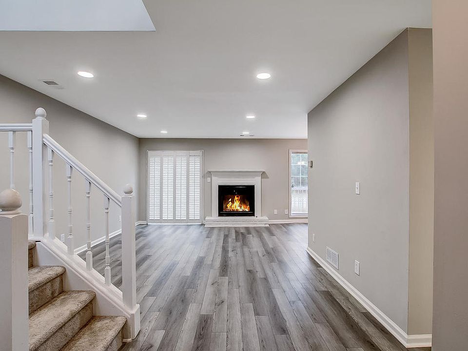1st image of 301 Bridge Ln SE