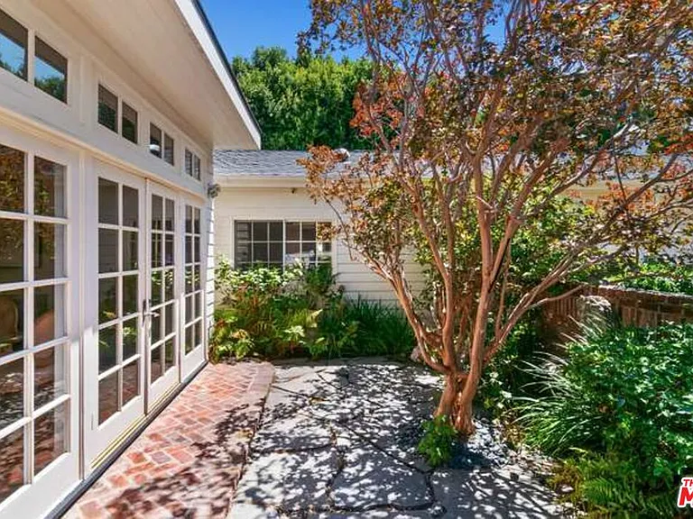 510 Toyopa Dr — Photo 9