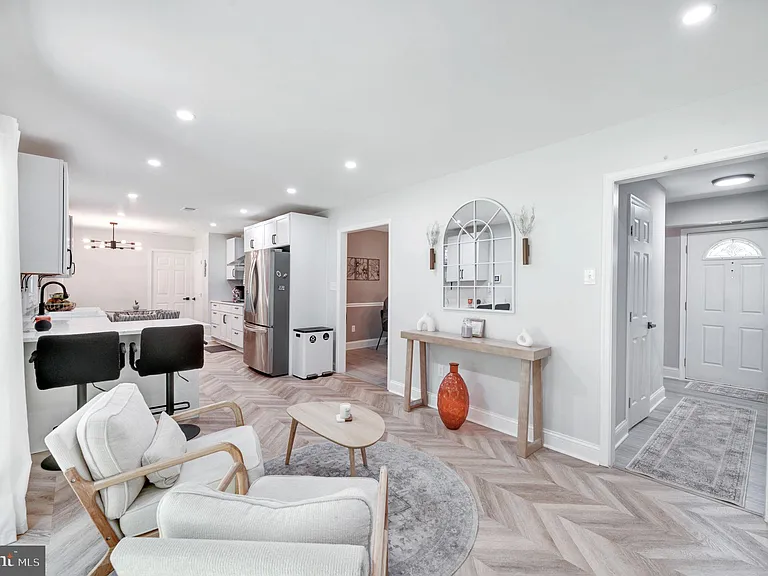 8812 Churchfield Ln — Photo 13