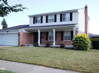 30406 Saint Onge Cir, Warren, MI 48088