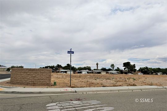 2nd image of 453-270-01 Carolyn St
