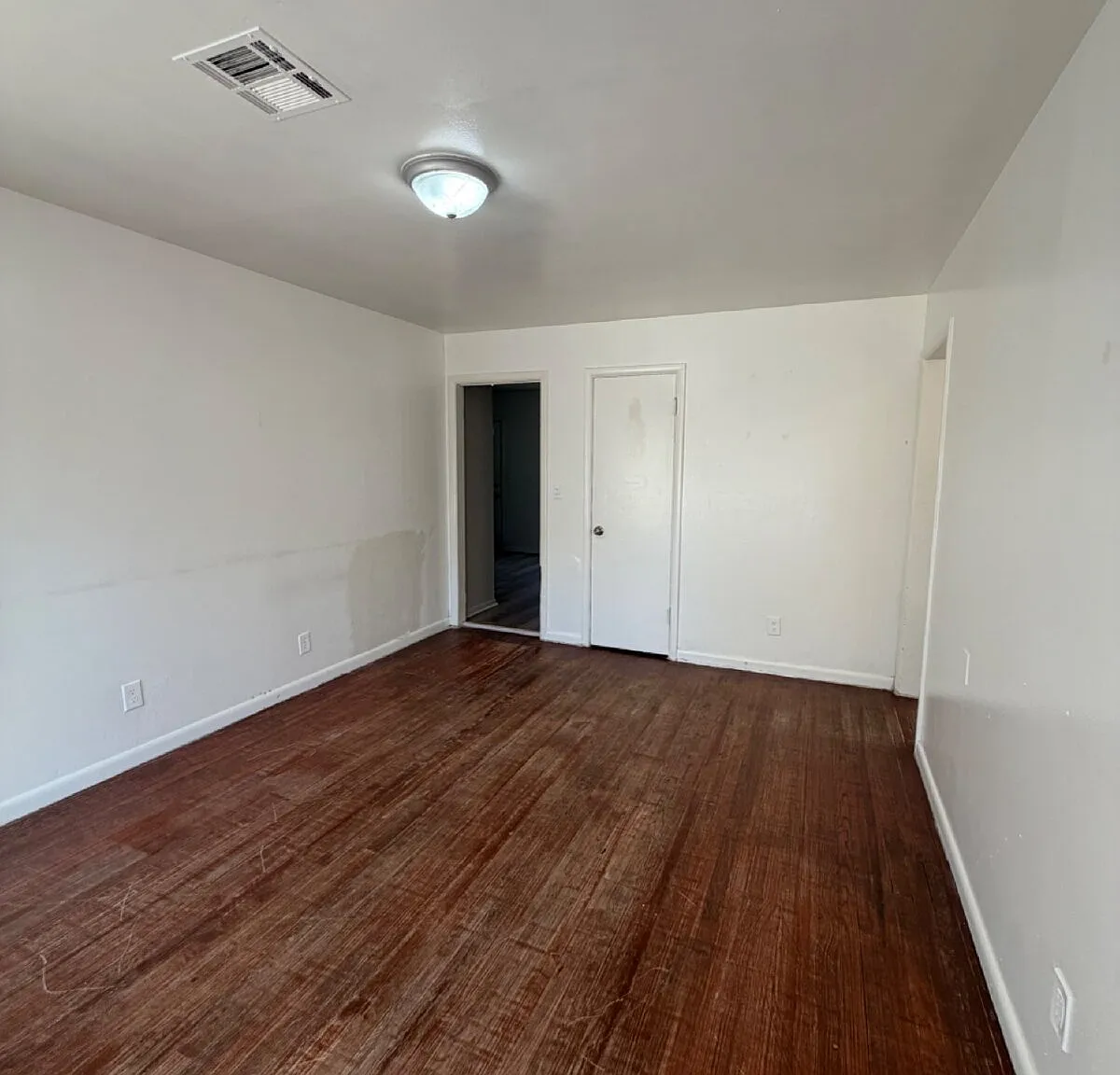 3 bed, 1.0 bath, 875 sqft, $995 — Photo 3