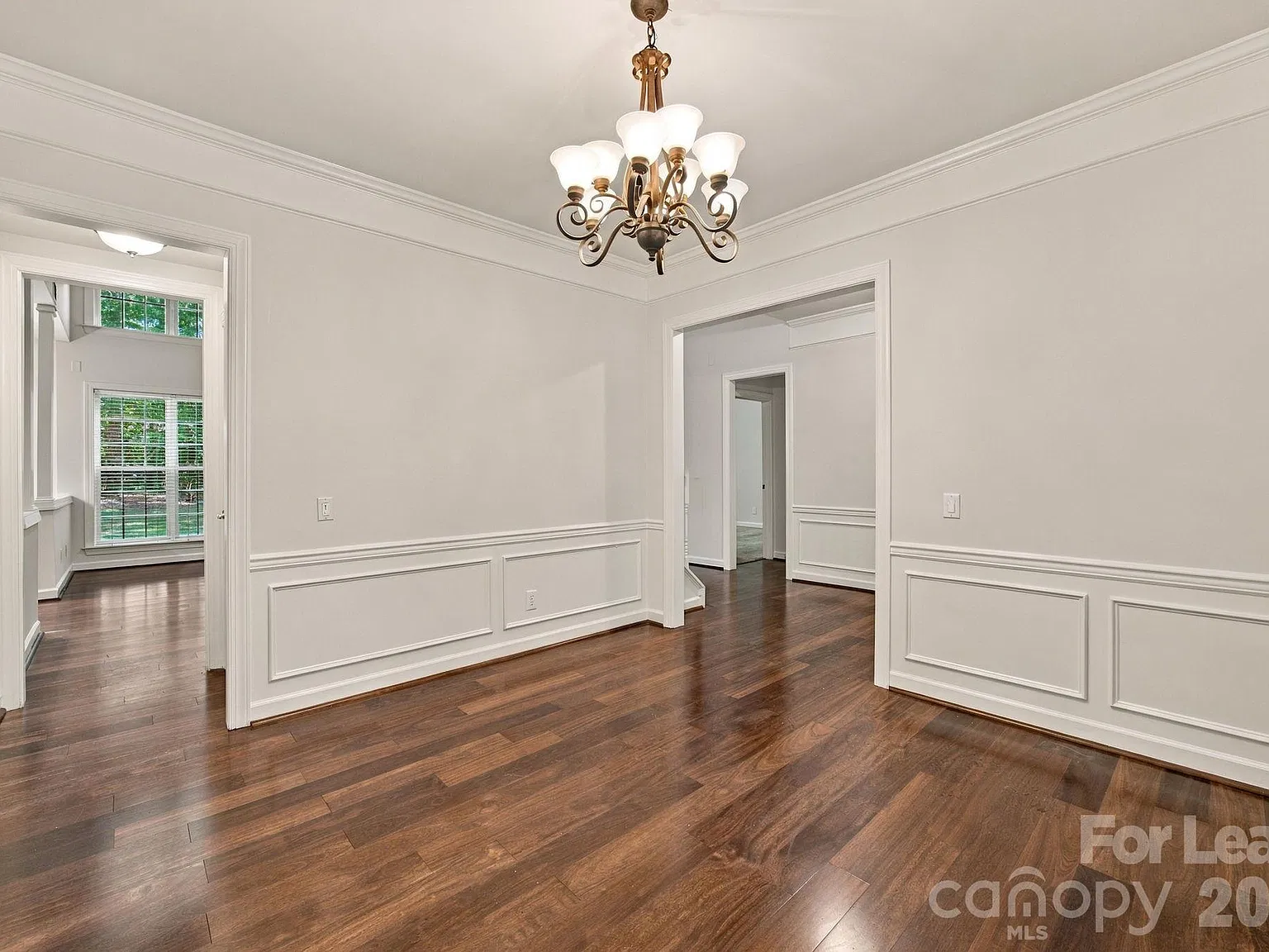 5 bed, 2.5 bath, 2558 sqft, $3,000 — Photo 4