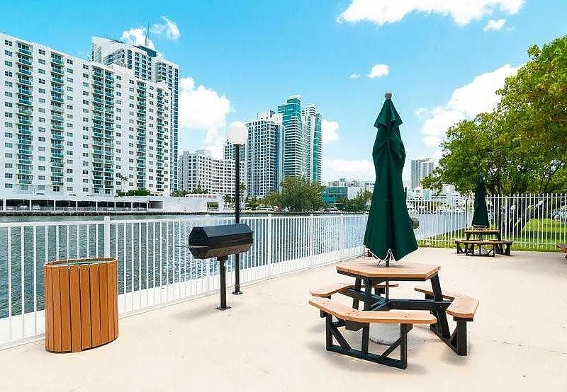 2 bed, 1130 sqft, $2,400 — Photo 3