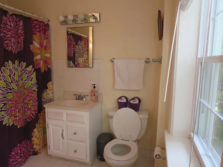 Spacious upstairs bath