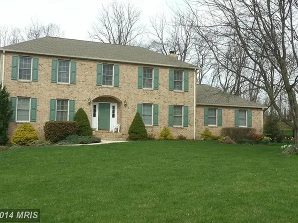 11120 Eastwood Dr, Hagerstown, MD 21742